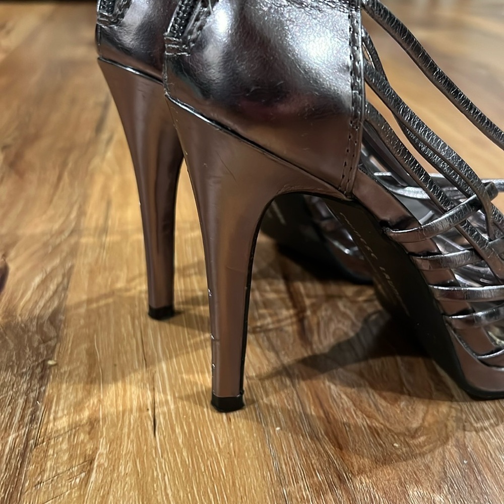 Chinese Laundry Womens Stilettos With Metallic Zipper (Size 6M) - Picture 7 of 12